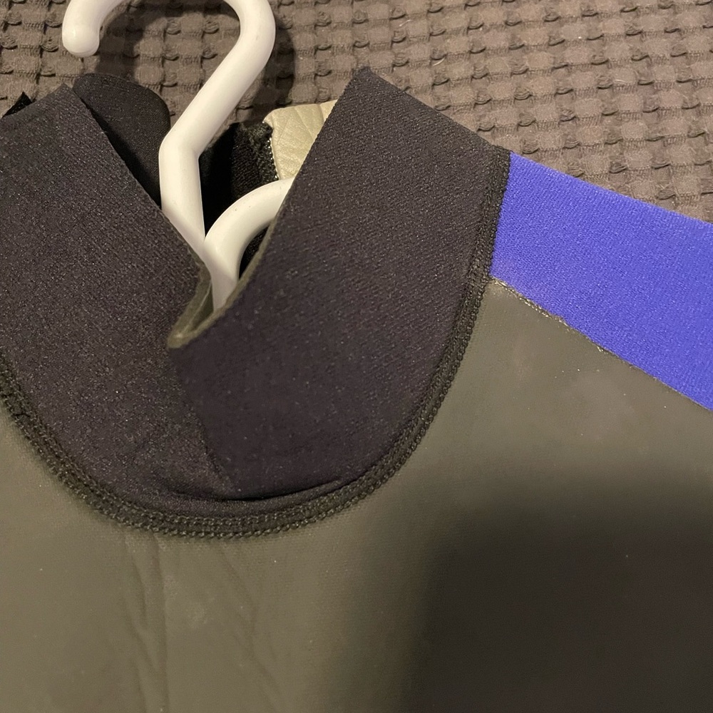 Wet Suit - Picture 3 of 7